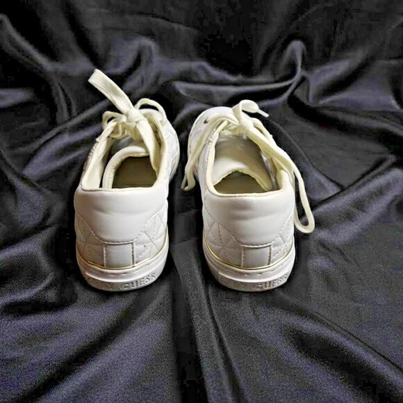 Women’s GUESS White Quilted Low Top Sneakers Size 8 Lace Up Casual Shoes - Picture 5 of 7